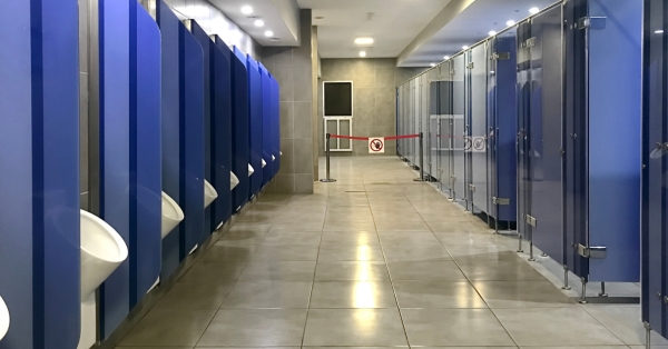כשאיכות פוגשת עיצוב: פתרונות מתקדמים לעיצוב מלתחות ושירותים ציבוריים
